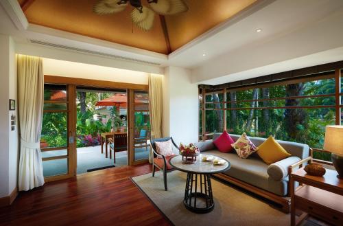 Deluxe Garden Villa with Plunge Pool image 2