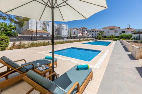 Apartment La Nau - Fantastic Apartment with hot tub and pool, just steps away from beach