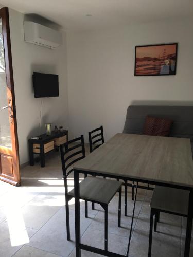 independent house of 30m2 near creeks in La Ciotat
