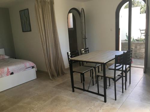 independent house of 30m2 near creeks in La Ciotat