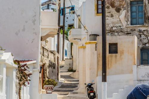 LEROS VILLA BLEFOUTI