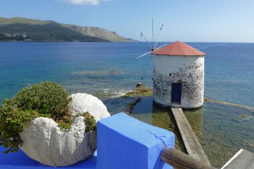 LEROS VILLA BLEFOUTI