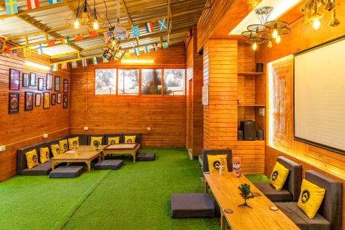 Lushtree Backpackers - Hostel & Cafe