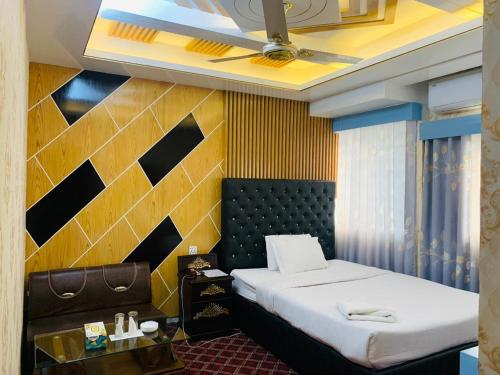 room detail thumbnail 0