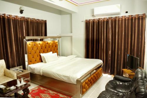 room detail thumbnail 1