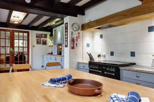 Binfield House - image 14