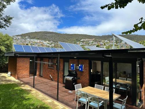 Lipscombe Mt Wellington view luxury house