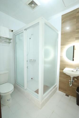 Zuhanyzó, Leo Hotel - Lifestrong Property Inc in Bakakeng