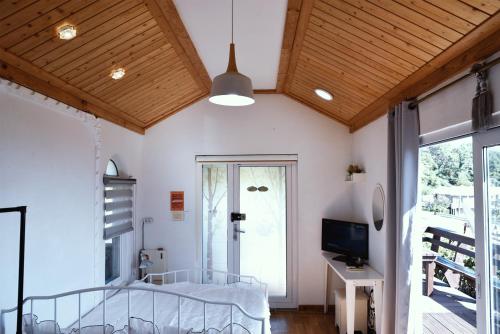 Ever Rose Pension Room Type - Double Room with Balcony and Sea View