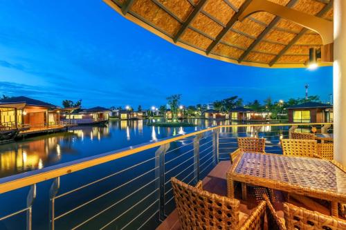 Boat House Boutique Riverside in Nakhon Chai Si