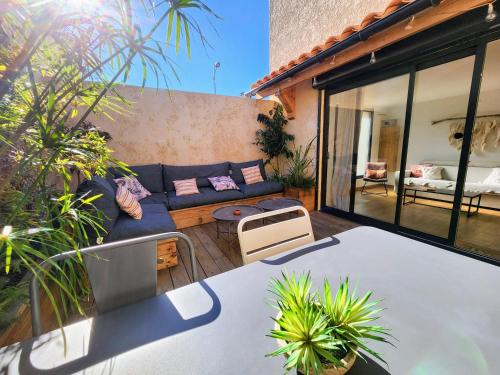 Balcony/terrace, Cocon Nature Montpellier - Jacuzzi & Sauna - 300m du Tramway near La Maison Waucheul