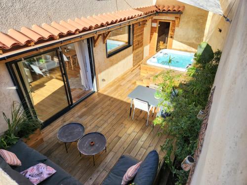 Balcony/terrace, Cocon Nature Montpellier - Jacuzzi & Sauna - 300m du Tramway near La Maison Waucheul