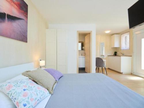 Palm Tree Apartments