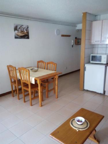 One-Bedroom Apartment with Balcony (3-4 Adults).