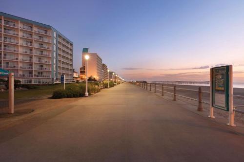 Surfbreak Oceanfront Hotel, Ascend Hotel Collection