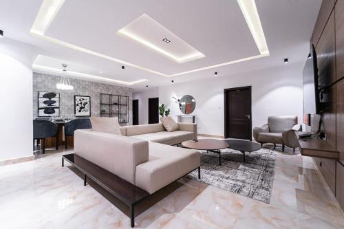 Lovely 3 Bedroom Apartment - Oniru Delight