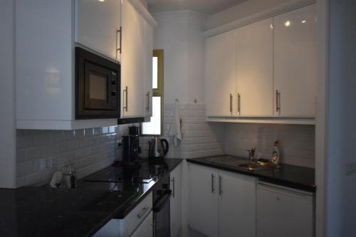 One-Bedroom Apartment image 6