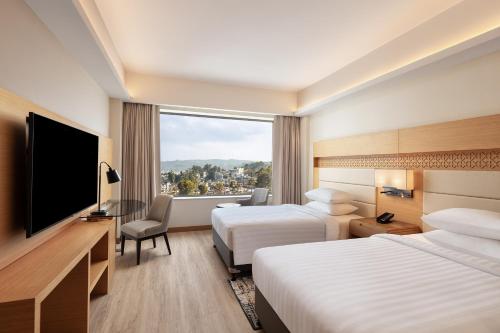 Twin room, club