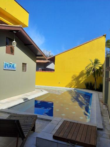 Casa grande com piscina churrasqueira e garagem Praia do Lázaro Ubatuba