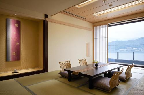 Japanese-Style Standard Room with Lake View - Higher Floor