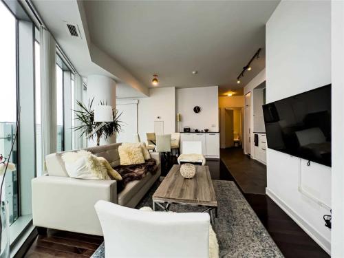 Luxury Condo in the Heart of Toronto - Next to Scotiabank Arena