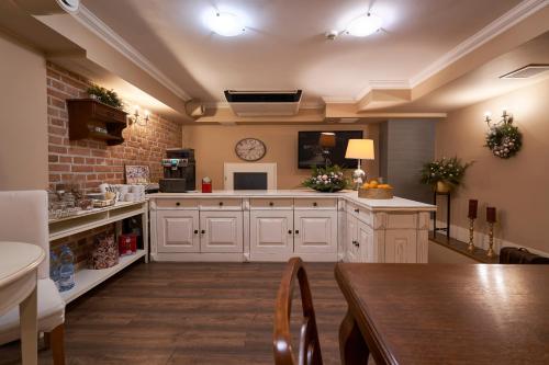 American House Hennela – Warsaw, MI