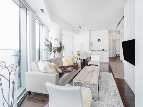 Luxury Condo in the Heart of Toronto - Next to Scotiabank Arena