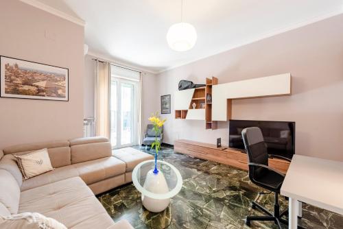 JOIVY Cute flat with terrace, Janov