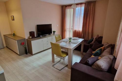 Mila's 1 Bedroom Apartment, Sofie
