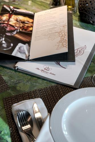 Blazer Suites Hotel - image 13