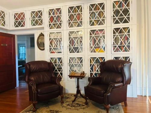 Historic 1912 Hoover House Bed and Breakfast in Waynesboro, USA