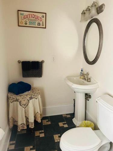 Historic 1912 Hoover House Bed and Breakfast in Waynesboro, USA