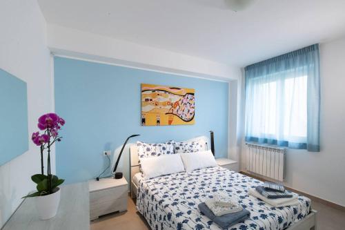 2 bedrooms, 4 beds