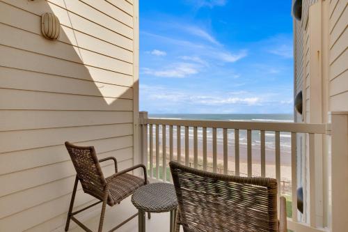 Beachfront beauty! 3 balconies with perfect views Comfortable condo - image 10