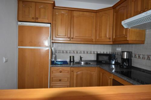 Pueblo Torrequebrada Benalmadena 2 Bed Apt - image 5