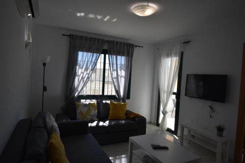Pueblo Torrequebrada Benalmadena 2 Bed Apt - image 3