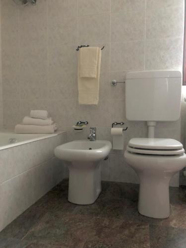 Bathroom, Maison Giulia in Monno