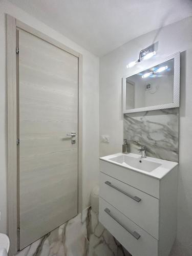 Cave House Apartment 5