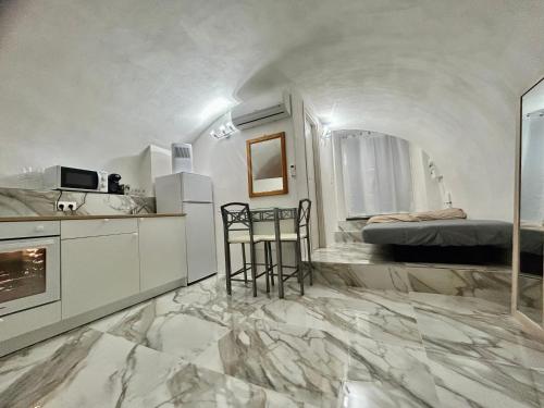 Cave House Apartment in Menton