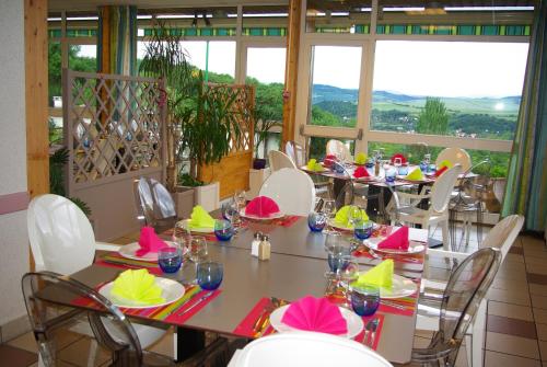 Restorāns, VVF Montpeyroux Auvergne in Parent