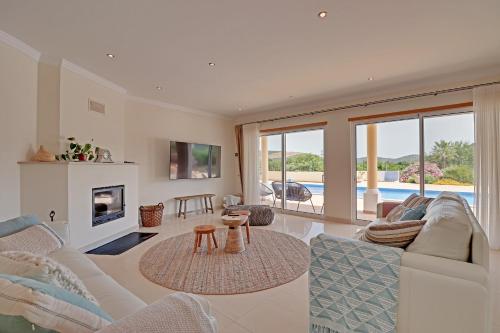 Shared lounge/TV area, Casa do Pomar by Portucasa in Alte