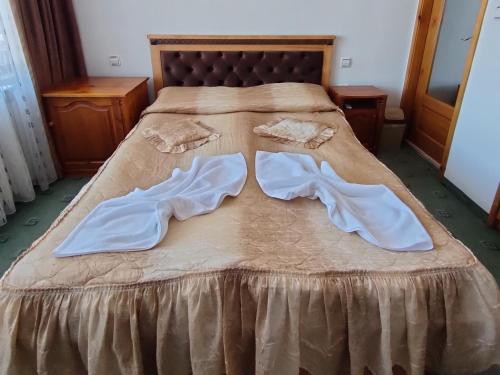 Double Room with Balcony image 3