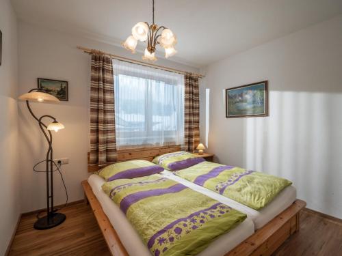 1 queen bed, 1 sofa bed