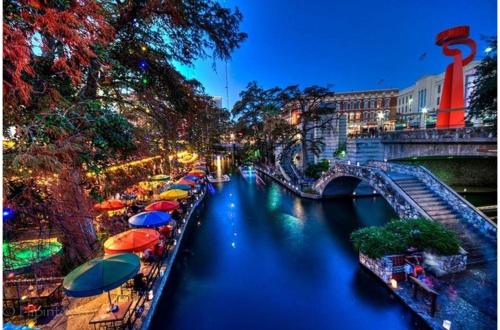 Adorable 2BR Guesthouse Close to Riverwalk and DT