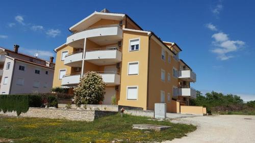  Apartment Nena, Unterkunft in Novigrad