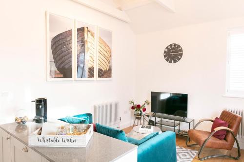 Whitstable Wishes, a Stylish Seaside Retreat, Whitstable with Parking Space - Apartment - Whitstable