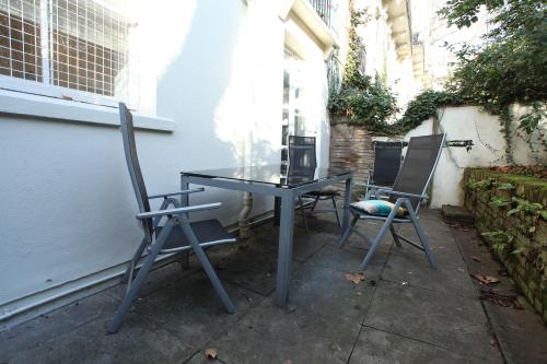 Walk to Notting Hill /Paddington 1 B/R with patio - image 13