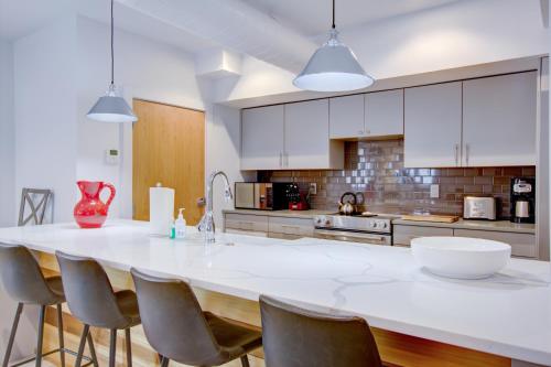 The Charleston Chestnut Mansion The Charleston Chestnut Mansion