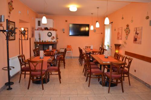 ห้องอาหาร, Hotel u Kapra in ลาซเน เบโลราด