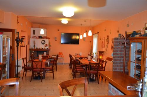 ห้องอาหาร, Hotel u Kapra in ลาซเน เบโลราด